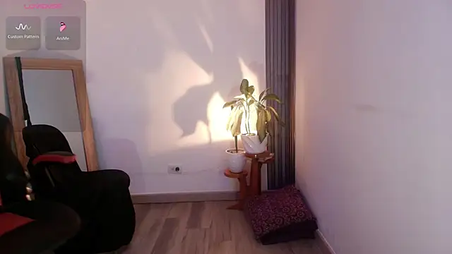 ValenGray online show from September 14, 2025, 12:05 pm