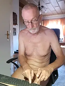 Nacktpenis online show from September 25, 2025, 7:03 am