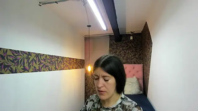 LiaCooper  online show from March 6, 2025, 6:05 pm