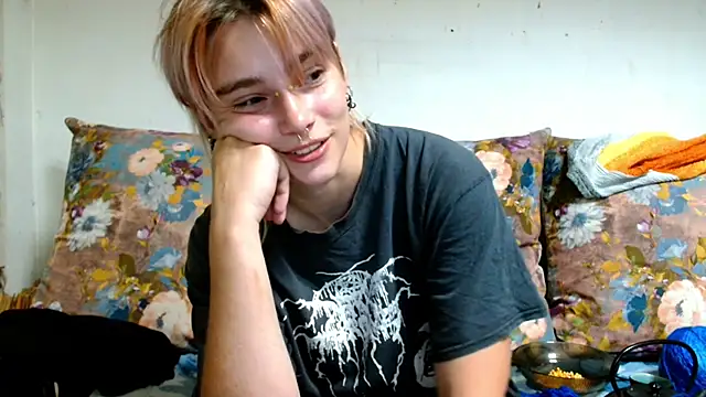 Snapshot of Sophie_Bell chatting on July 18, 2026, 9:45 pm Sophie Bell online show from July 18, 2026, 9:45 pm