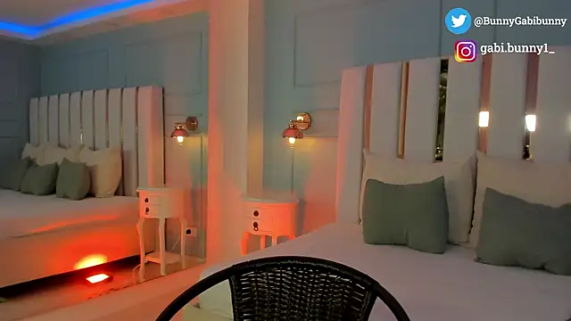 Snapshot of gabi_bunny chatting on October 31, 2025, 5:42 pm gabi bunny online show from October 31, 2025, 5:42 pm