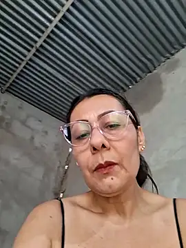 Mia-funny20 online show from April 16, 2026, 8:42 pm