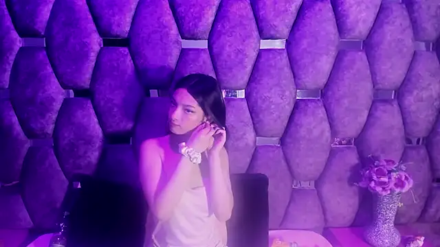 Aurora 18 online show from October 22, 2025, 2:27 pm