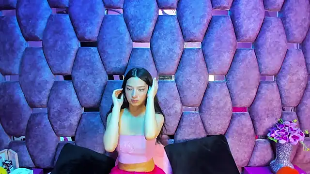 Aurora 18 online show from October 9, 2025, 8:53 pm