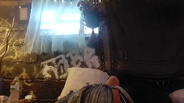 Snapshot of SpAzZ1234 chatting on March 21, 2025, 11:44 am SpAzZ1234 online show from March 21, 2025, 11:44 am