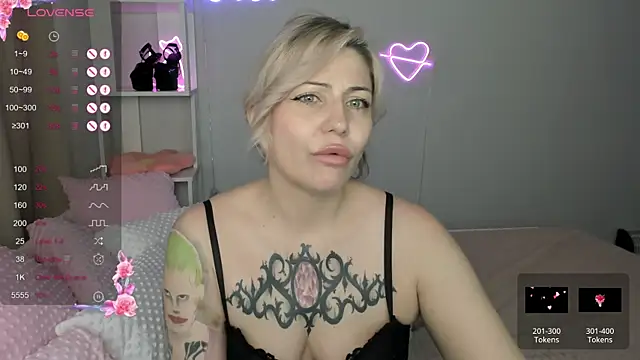 Snapshot of fucking_punishment chatting on October 23, 2025, 2:43 am fucking punishment online show from October 23, 2025, 2:43 am