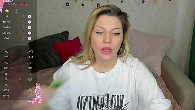 Snapshot of fucking_punishment chatting on December 13, 2024, 8:09 am fucking punishment online show from December 13, 2024, 8:09 am