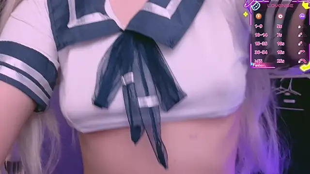 Snapshot of Molly_Sunshine chatting on November 28, 2025, 8:09 pm Molly Sunshine online show from November 28, 2025, 8:09 pm