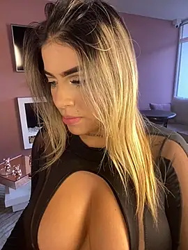 Snapshot of MiaWhitePink_ chatting on February 14, 2025, 11:42 am MiaWhitePink online show from February 14, 2025, 11:42 am