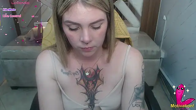 Snapshot of Paula_b_ chatting on June 11, 2026, 12:43 am Paula b online show from June 11, 2026, 12:43 am