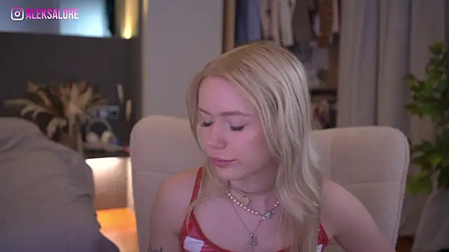 LexieLoree online show from March 27, 2026, 3:04 am