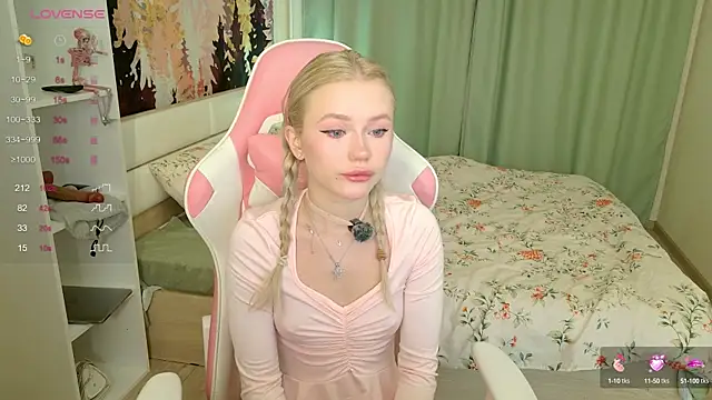 LexieLoree online show from October 8, 2025, 3:08 am