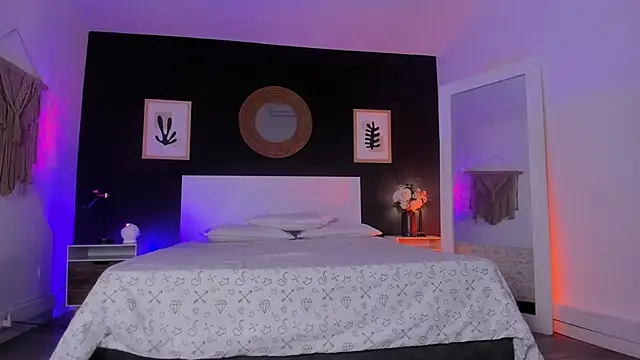 Snapshot of VioletPaket chatting on November 4, 2025, 11:36 am VioletPaket online show from November 4, 2025, 11:36 am