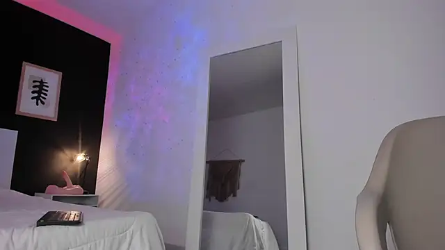 Snapshot of VioletPaket chatting on March 13, 2025, 9:16 pm VioletPaket online show from March 13, 2025, 9:16 pm