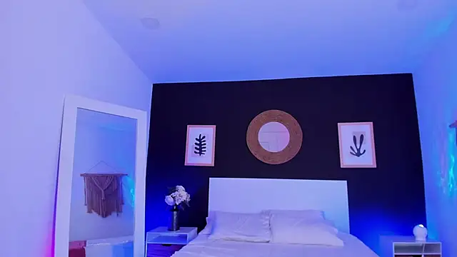 VioletPaket online show from March 18, 2026, 3:13 pm