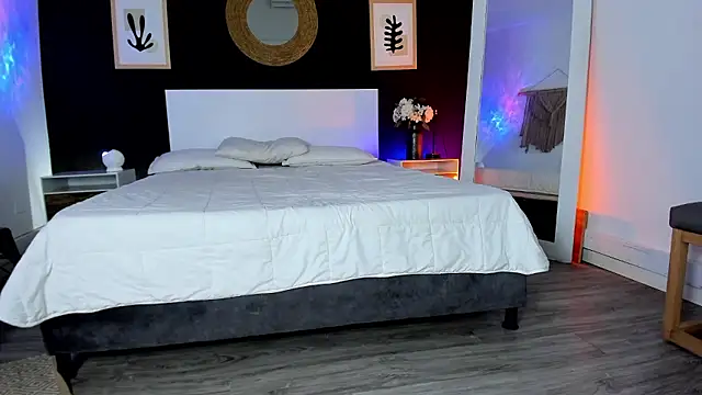 VioletPaket online show from January 9, 2026, 11:50 am