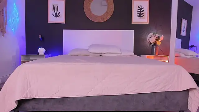 Snapshot of VioletPaket chatting on October 8, 2025, 11:34 am VioletPaket online show from October 8, 2025, 11:34 am