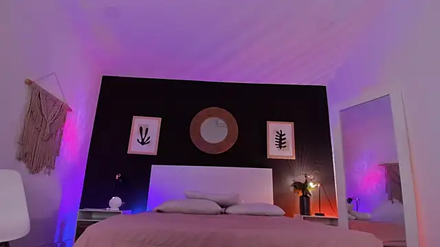 Snapshot of VioletPaket chatting on October 1, 2025, 1:26 pm VioletPaket online show from October 1, 2025, 1:26 pm