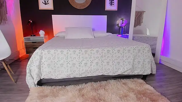 Snapshot of VioletPaket chatting on October 29, 2025, 11:42 am VioletPaket online show from October 29, 2025, 11:42 am