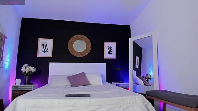 VioletPaket online show from February 21, 2026, 12:18 pm