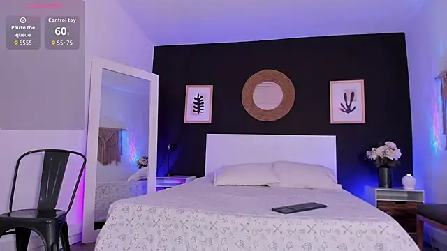 VioletPaket online show from March 15, 2026, 12:56 pm