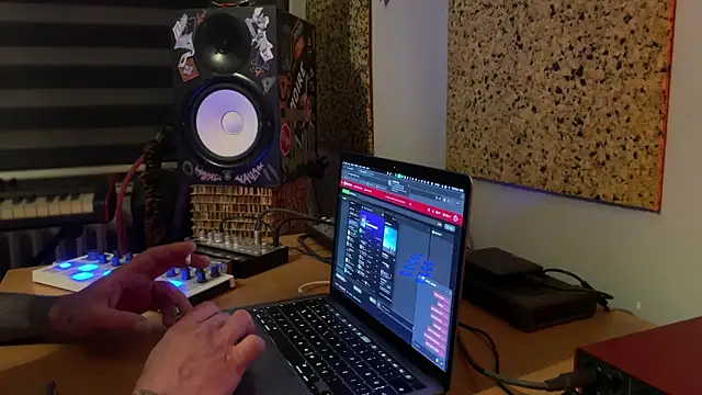 kameray12 online show from March 7, 2025, 4:44 pm