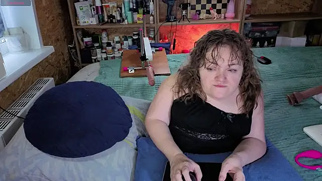 Snapshot of MiniNatalie chatting on November 13, 2025, 3:21 am MiniNatalie online show from November 13, 2025, 3:21 am