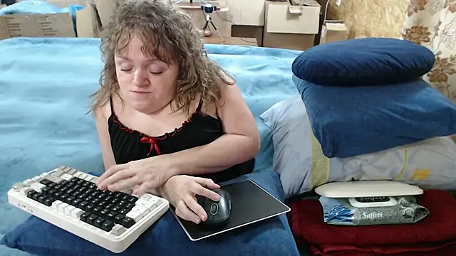 Snapshot of MiniNatalie chatting on September 9, 2025, 4:44 am MiniNatalie online show from September 9, 2025, 4:44 am