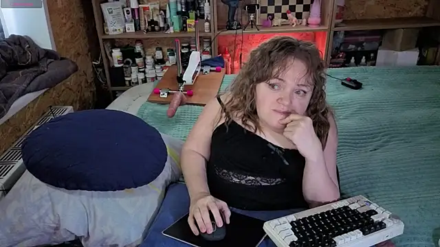 Snapshot of MiniNatalie chatting on November 15, 2025, 5:22 am MiniNatalie online show from November 15, 2025, 5:22 am