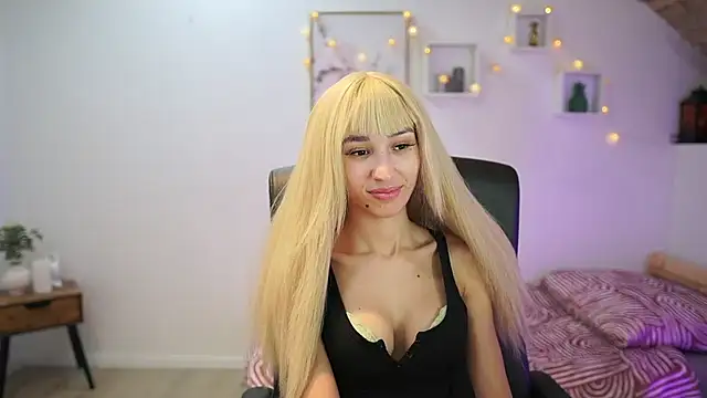 Amai  Liu online show from November 2, 2025, 7:19 pm