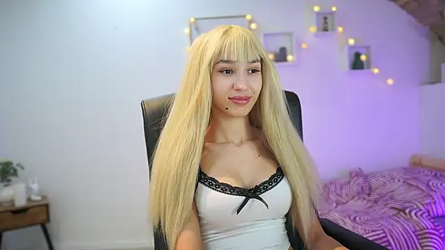 Amai  Liu online show from October 24, 2025, 5:56 pm