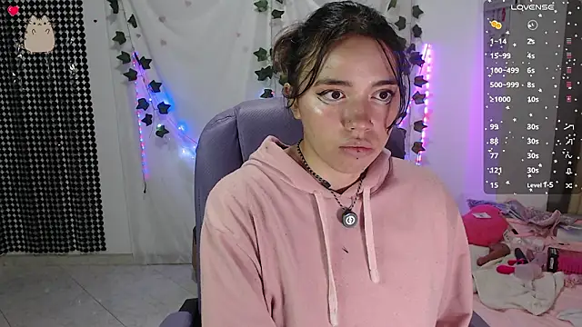 Snapshot of sophie_north chatting on February 8, 2026, 12:30 am sophie north online show from February 8, 2026, 12:30 am