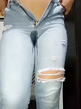 dulccemaria24 online show from March 13, 2025, 6:34 pm