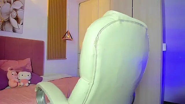 mia nevaeh online show from September 29, 2025, 8:14 pm