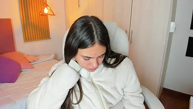 mia nevaeh online show from March 12, 2025, 12:20 am