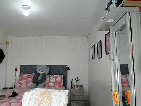 Corina hot online show from September 23, 2025, 8:27 pm