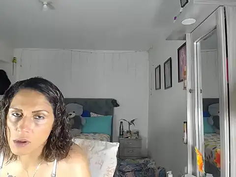 Corina hot online show from October 15, 2025, 8:17 pm