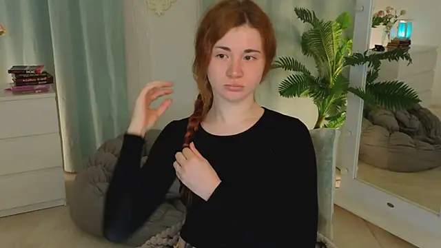 Freckle Diyana online show from June 1, 2026, 2:01 am