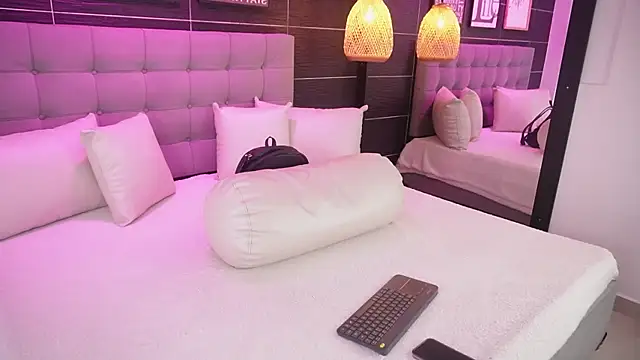 Bella TS  online show from March 20, 2025, 11:02 pm