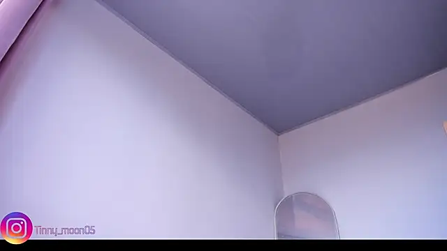 Snapshot of tinymoon- chatting on October 2, 2025, 4:54 pm tinymoon- online show from October 2, 2025, 4:54 pm