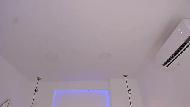 Snapshot of tinymoon- chatting on February 4, 2025, 10:32 am tinymoon- online show from February 4, 2025, 10:32 am