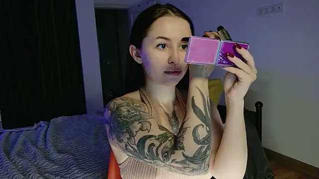 VioletCatt online show from December 20, 2025, 7:00 am