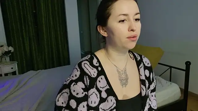 Snapshot of VioletCatt chatting on April 23, 2026, 5:36 am VioletCatt online show from April 23, 2026, 5:36 am