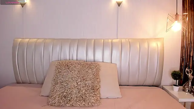 Snapshot of Zuzu_sweet chatting on October 22, 2025, 7:13 pm Zuzu sweet online show from October 22, 2025, 7:13 pm