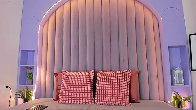 Snapshot of AmyPalmmer chatting on October 13, 2025, 11:45 am AmyPalmmer online show from October 13, 2025, 11:45 am