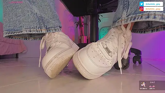 charlotte  grey online show from September 20, 2025, 8:14 pm