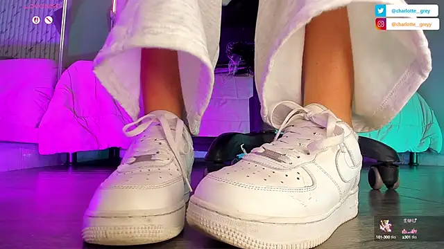 charlotte  grey online show from September 23, 2025, 1:18 pm