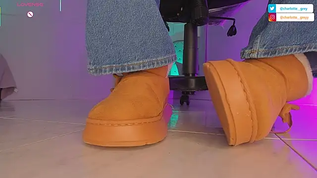 charlotte  grey online show from September 26, 2025, 7:54 pm