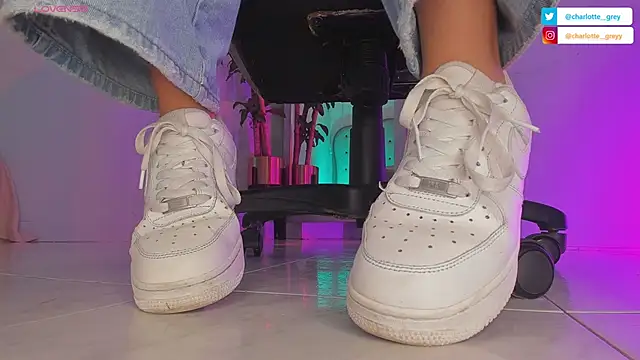 charlotte  grey online show from September 29, 2025, 8:14 pm