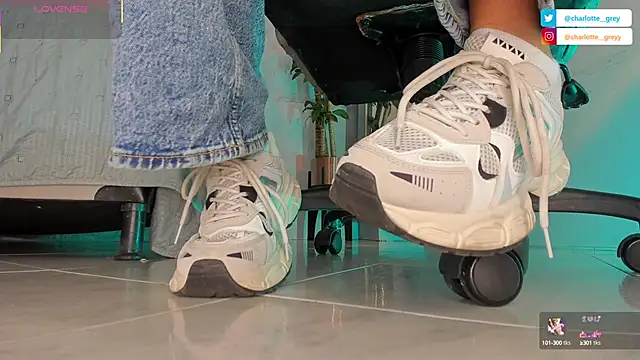 charlotte  grey online show from October 15, 2025, 8:28 pm